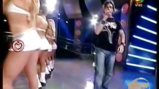 5 pro dancers in live performance shaking their booty upskirt porno