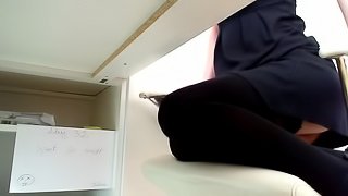 Masturbate at work :Day 32: Skinny girl flashing her ass.