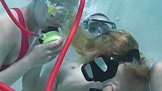 Underwater hardcore blowjobs by two hotties