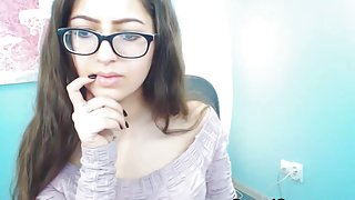 Hot Nerdy Teen Babe Play her Pussy