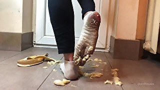 Banana Crush In Dirty White Socks Preview