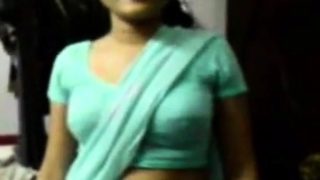 Indian Girl in Saree seducing