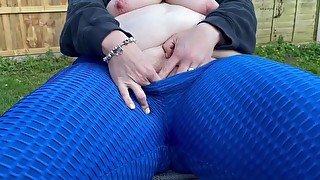 Wife masturbates outdoors through yoga pants and CUMS!