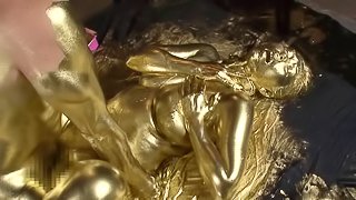 Curvaceous lady from Japan gets naked and painted in gold!