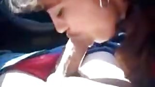 Romanian girl gives her bf a blowjob in his car