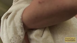 Fingered curvy british spreading her legs