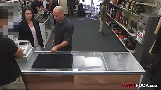 Customers wife pounded with pawnkeeper at the pawnshop
