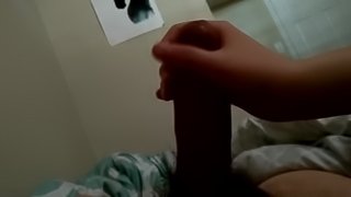 HOT GF GIVES MY MORNING WOOD A HANDJOB