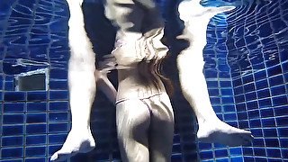 Big cans ladyboy eighteen years old oral intercourse in a pool before butt fucking love making