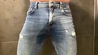 In die Jeans gepullert