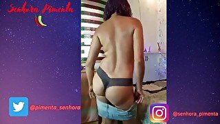 Senhora Pimenta se desnuda sensualmente em transmissão de webcam.