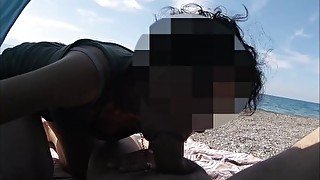 Girl sucks cock in public beach and risks getting caught by strangers - MissCreamy
