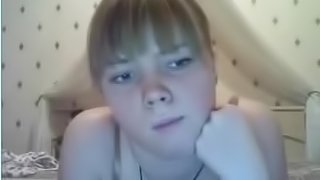 Play this video to see hot teen babe sitting naked on the bed