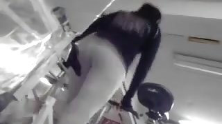 moviendo el culo en el gym