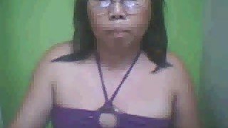 Mature webcam whore from Philippines masturbates for me