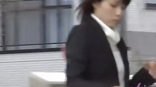 Japanese businesswoman loses a skirt during street sharking.