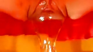 Hardcore pussy gaping with a big glass flask on homemade video