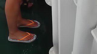 Italian girl foot candid! Amazing video