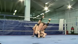 Aspen and Blond Cat struggle on a ring and practise fisting