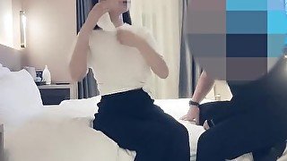 The hotel’s first date, the best car model, beautiful, thin waist, hips, long buttocks, too comfortable to fuck