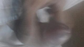 Me hago una buena paja y casi me descubre mi madre