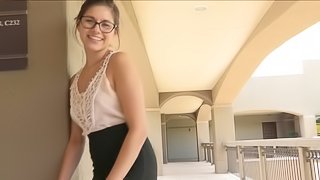 Sexy work clothes on this gorgeous girl flashing in public