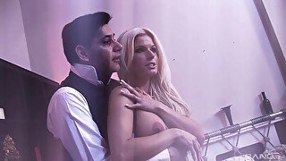 Loona Luxx and Victoria Rose get fucked well during sex orgy