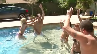 Cowgirl in bikini having her shaved pussy throbbed hardcore at the pool