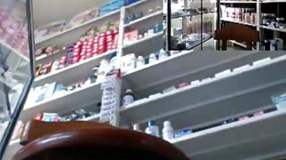 Colombiana milf en farmacia