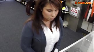 Busty Milf gets payed for hardcore sex at the pawnshop