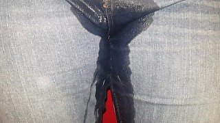 Love to pee in my jeans - latinafeet386