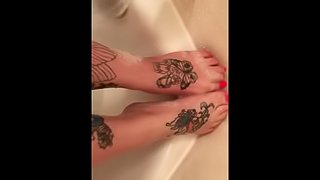 Kitty Soaks Her Tattoed Feet