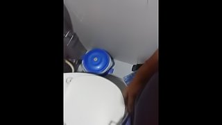 Masturbate in Toilet