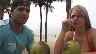 In vacation she meets a guy, has a drink and fucks him