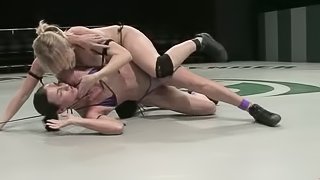 Girls Wrestling: Blonde Gets An Undisputed Victory Over Her Opponent!