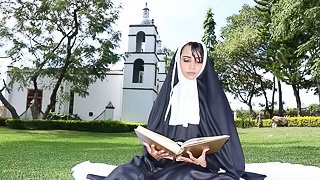 Stunning nun Yudi Pineda opens her tight ass for a lustful priest