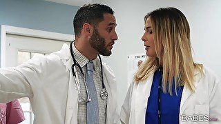 Horny doctor Kimmy Granger, wants to fuck a dude during the visit