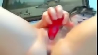 Hot webcam girl rubs her juicy pussy