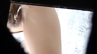 Great babe with nice puss is pissing so hard