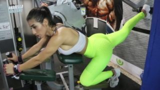 Entrenando las nalgas en el gym │ Anabella Galeano
