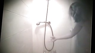 Alluring mature white woman gets recorded while showering