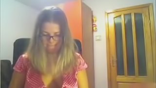 Webcam show with pretty rosebud. She pushes ass out during webcam show