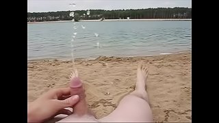 BOY PISS ON PUBLIC BEACH CZECH