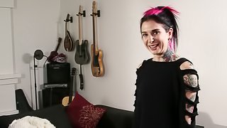 Sexy tattooed make Juliana Rose a hot fuck slut