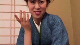 Chinatsu Nakano doing her hair - More at hotajp.com