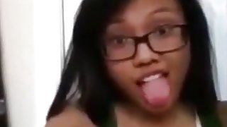 Nerdy asian american girl makes her first masturbation sextape