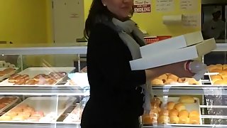 THICK MILF BUYING DONUTS