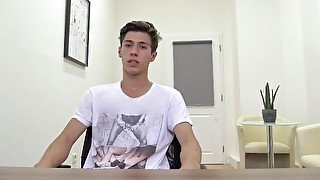 Lanky dude jerks his dick in a hot audition scene