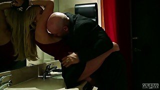 Crazy nookie with hot tempered bitch Jessica Drake in the toilet
