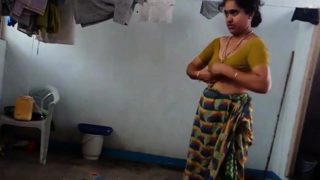 desi with hairy armpit wears saree after bath